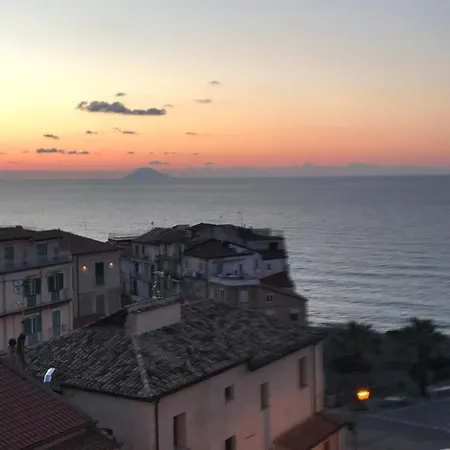 Historic Tropea, Spacious W/ Views 아파트 *