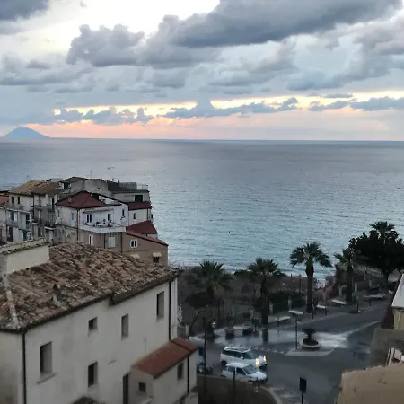 Historic Tropea, Spacious W/ Views 아파트 트로페아